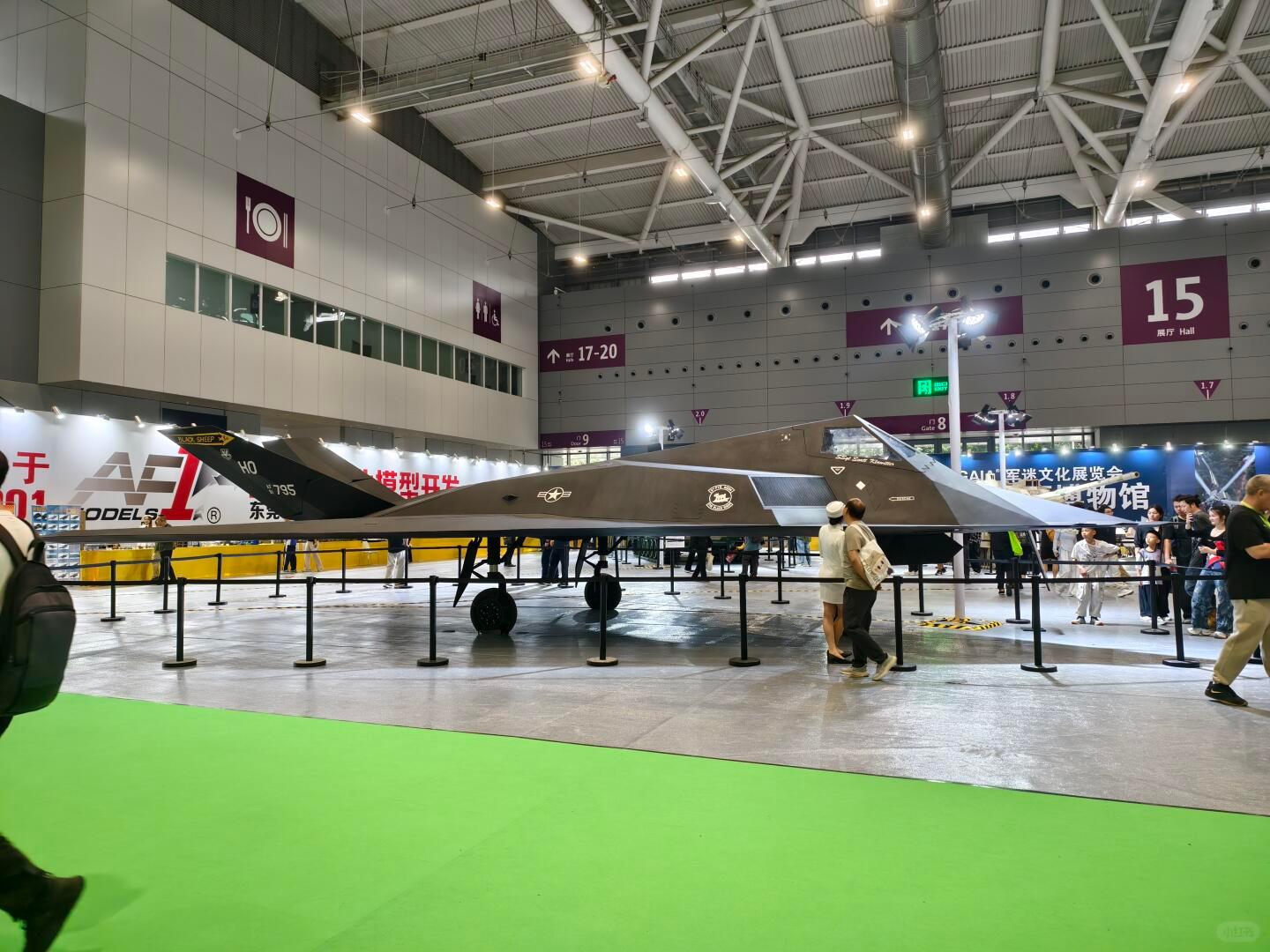 深圳改装车展，遇到出街率不高的车型，目测还是原版原漆，你们管这叫改装车展？