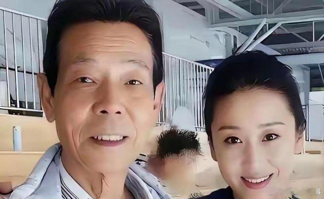 近日，苗圃和大她21岁丈夫同框照片引热议。好多人嘲讽他俩像父女，质疑她为啥不找同