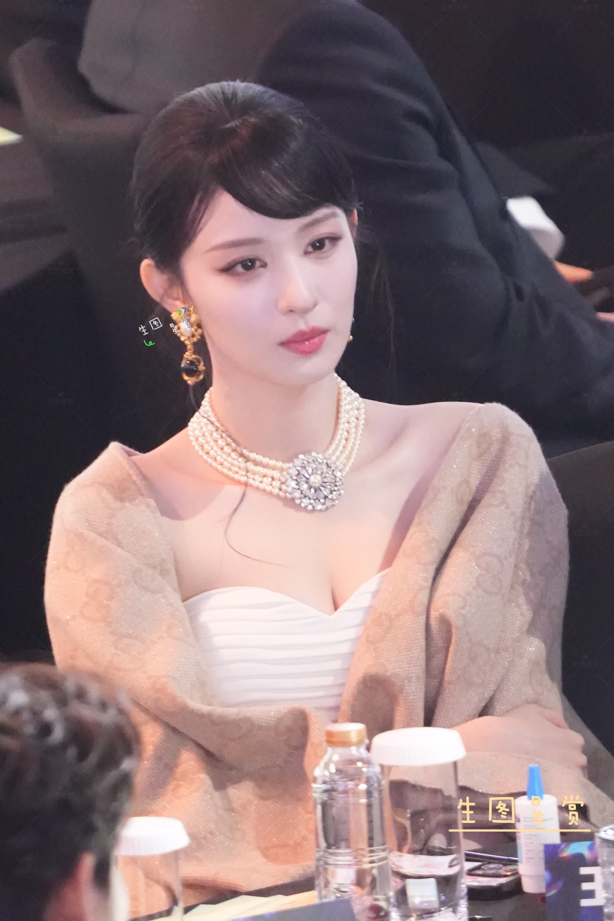 王楚然乱花渐欲迷我眼王楚然尖叫之夜内场，感觉她气质太正气了！美得如此轻松🚢