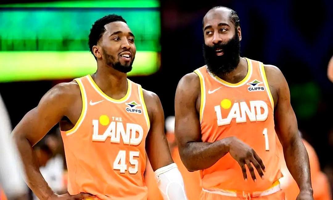 骑士队这操作，真是稳得有点吓人！直接轮休莫布里和阿伦两大内线核心，结果ESP