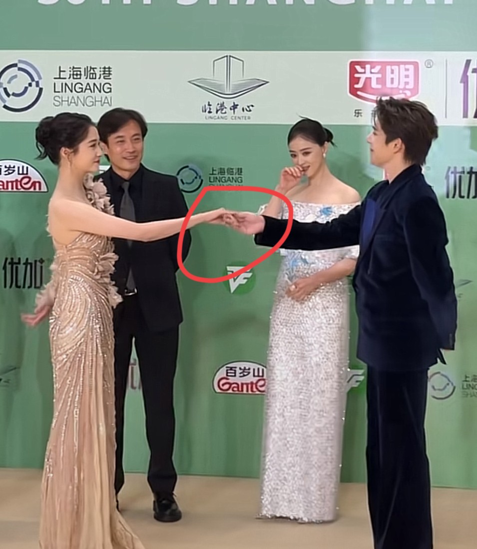 发现没，王安宇才是那个最聪明的人， 对于他和关晓彤的绯闻， 他不回应也不反驳，原