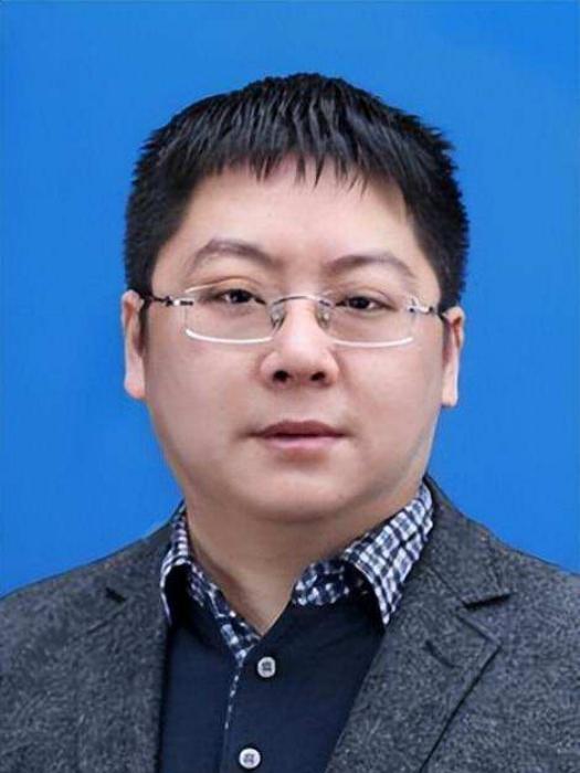 “e租宝”创建人丁宁模仿支付宝，成功诈骗700亿，想要逃到缅甸潇洒余生，结果钱全