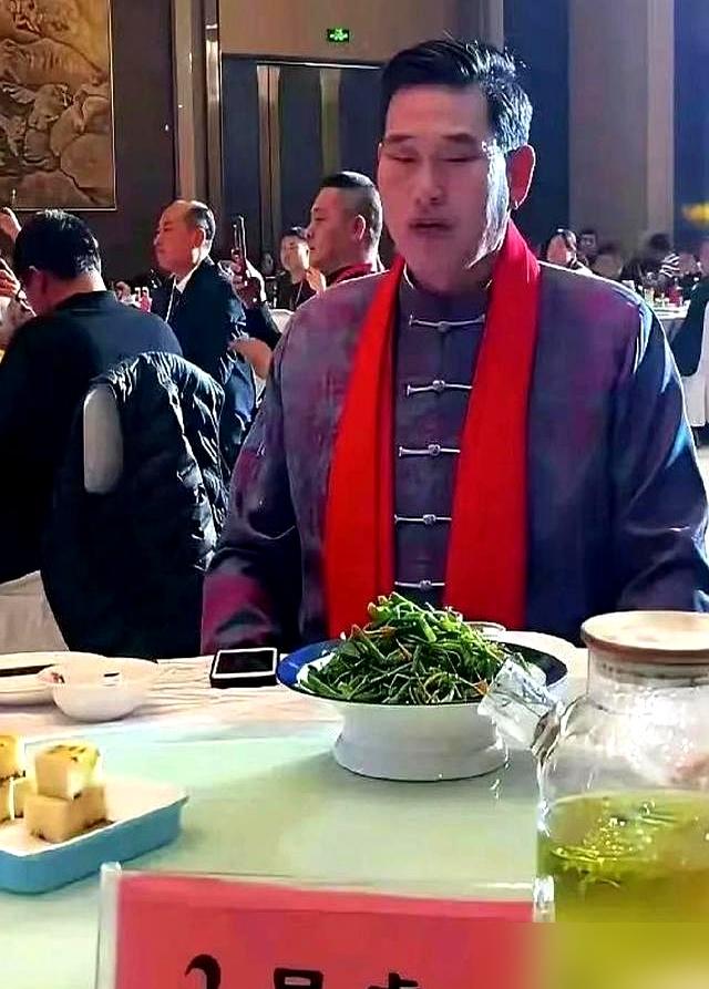 报价单扒开娱乐圈的底裤：艺术家竟不如农民。大年初五，朱之文三首歌，18万现