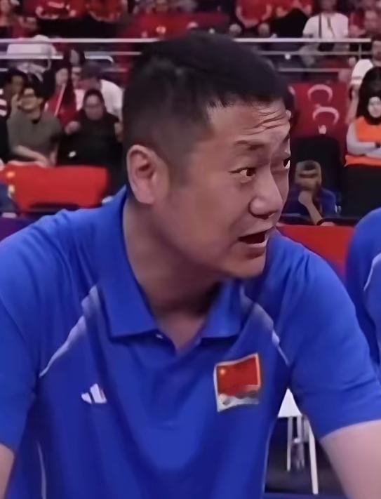 赵勇怒了，1比3输给多米尼加女排之后，赵勇第一时间把主力二传张籽萱排除在香港站最