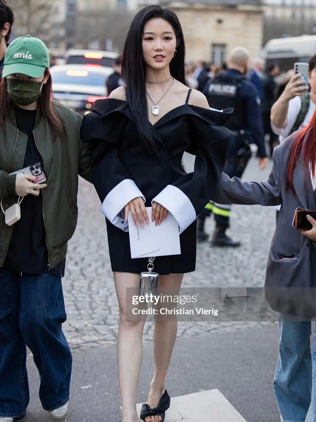 岳雨婷线下生图曝光，脱离短剧滤镜依旧很能打。