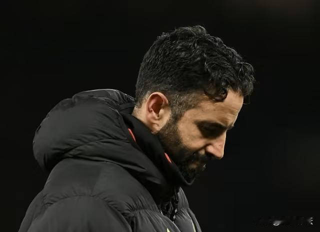 阿莫林下课，弗莱彻担任曼联看守教练。您怎么看？曼联官宣了！主教练阿莫林下课！