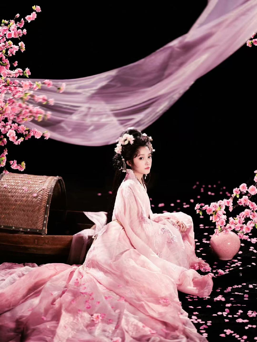 关晓彤桃花仙子写真关晓彤桃花仙子大片关晓彤桃花仙子写真​​​
