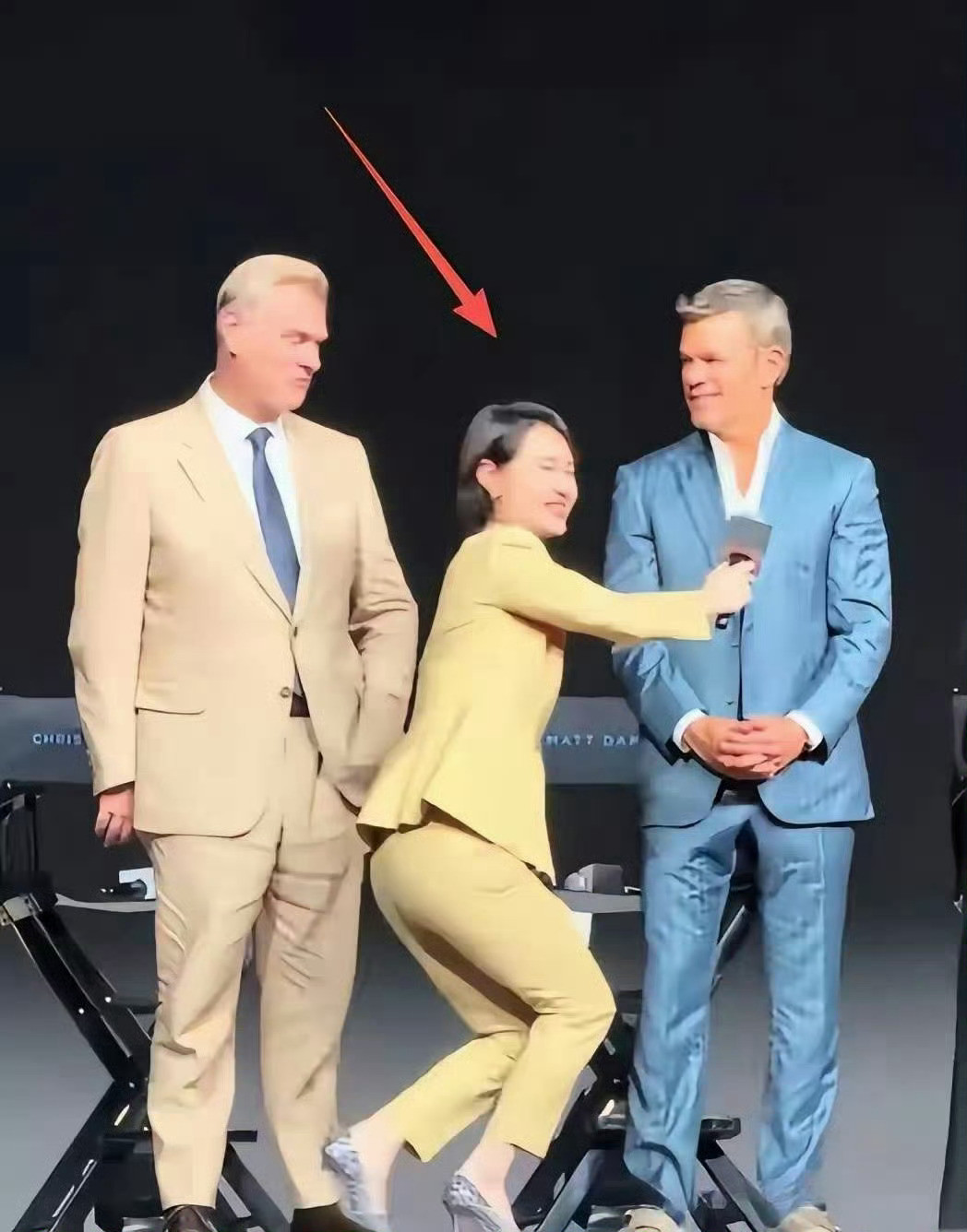系统内对待国际友人都是统一的服务姿态吗？[滑稽笑]​​​