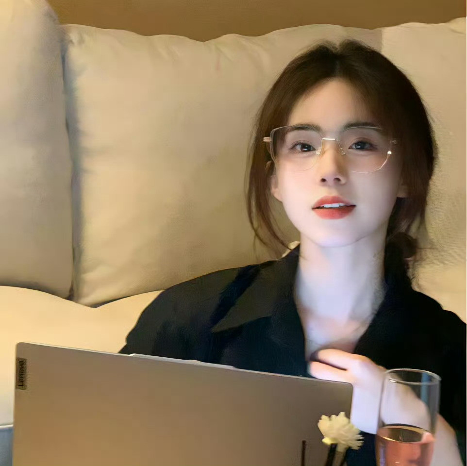 坏女人专属の极品训狗文案1.想我就给我打电话大拇指放在耳边小拇指放在嘴边2