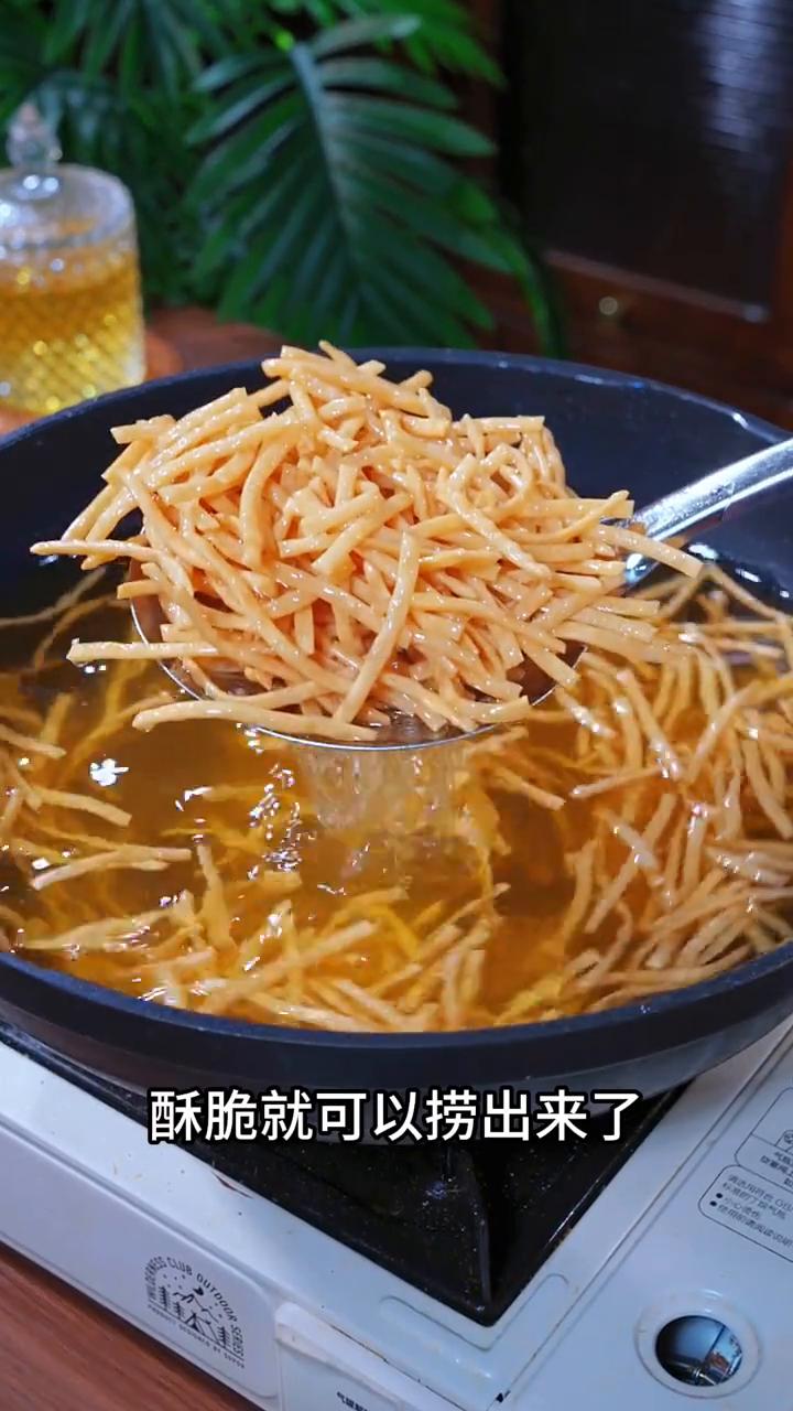 糖醋面条。家人们注意看，以后面条不要总煮着吃了，今天在酒店吃饭的时候学会了一个