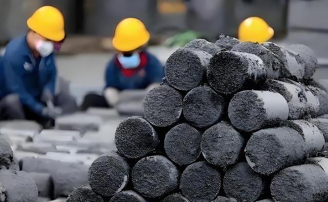 惊掉下巴了，1200吨国家管制石墨弄到美国，这胆儿真是肥上天了！4月24