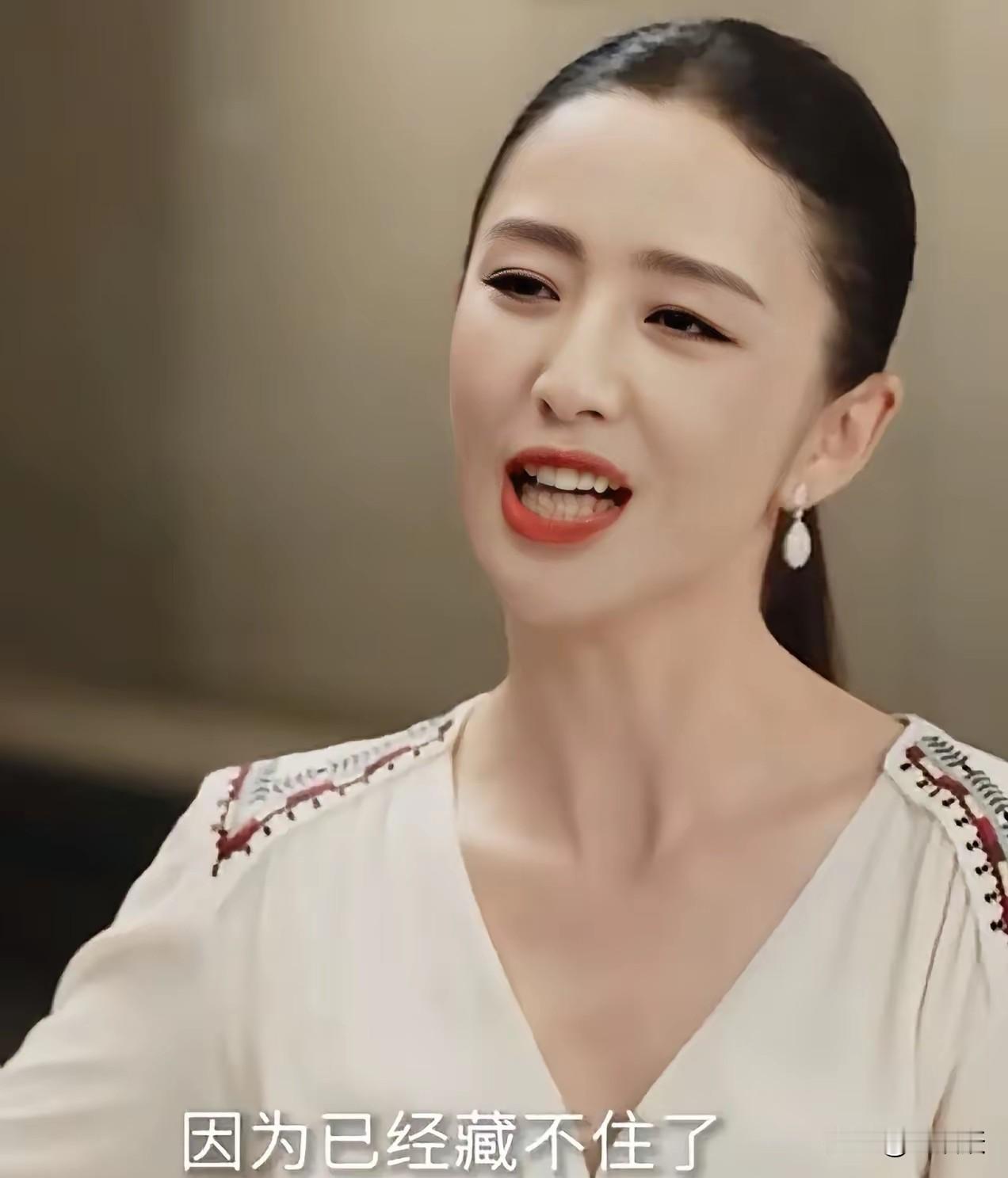哈哈，佟丽娅回应朵朵被拍，直言“藏不住了，全民拿着手里拍，不能不让孩子出门，那就