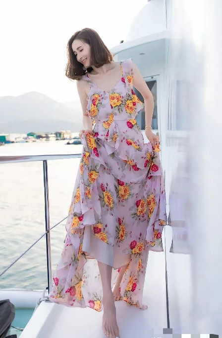 沈卓盈，貌美如花。[赞][赞][赞][赞][赞]