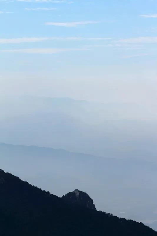 中国有五个山第一个：黄山（安徽）第二个：庐山（江西）第三个：泰