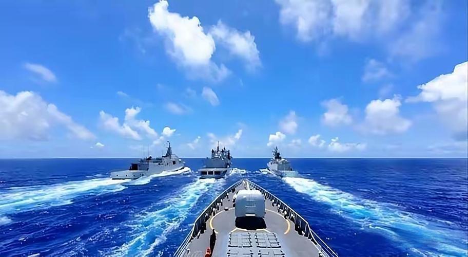 美日这回是真拦不住了！咱们055大驱带着编队挂着联合国旗闯琉球，就是要兑