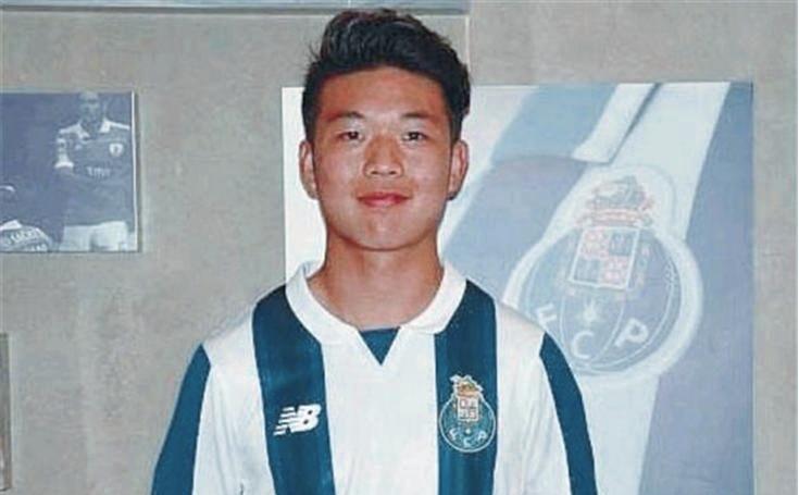 在欧洲留洋，在豪门梯队又有稳定出场的，近年来当属在波尔图U19A的严鼎皓。联赛3