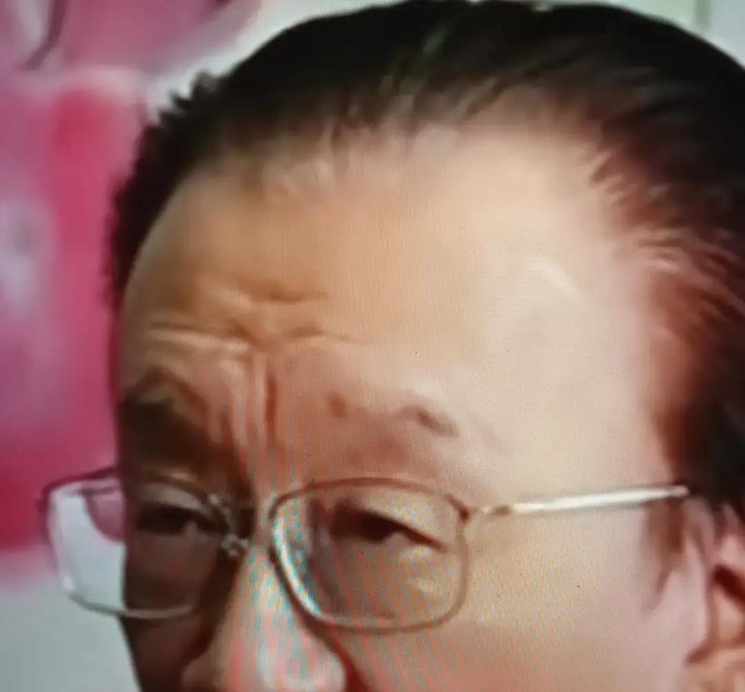 姜昆哪怕当了这么多年的曲协主席，到了侯耀华面前，似乎还是跨不过辈分这道无形的坎最近这老爷子在面对媒体