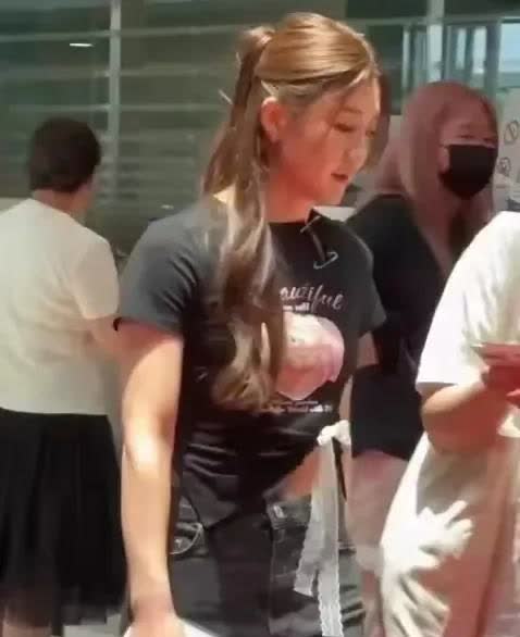 原来陈梦现实中长这样，虽非绝美佳人，却满是迷人女人味