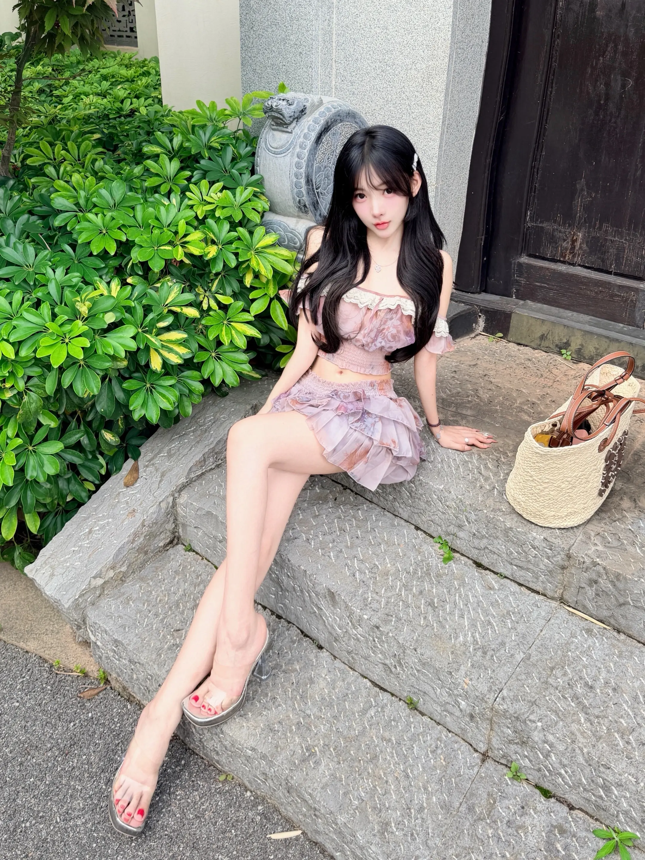 粉红色长发迷人的嘴唇