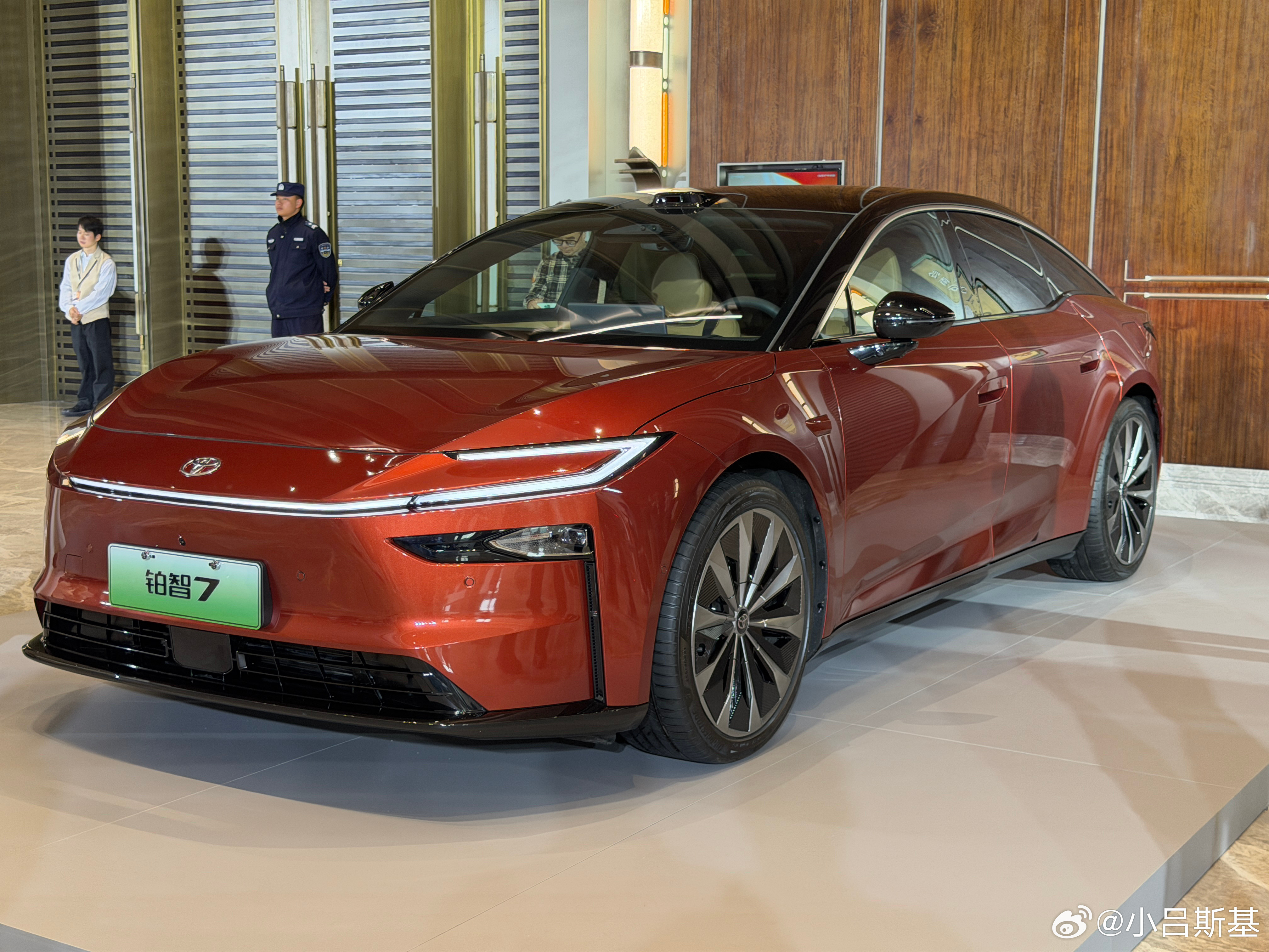 铂智7今天预售，现场实拍几款车漆颜色，你们觉得哪款更好看