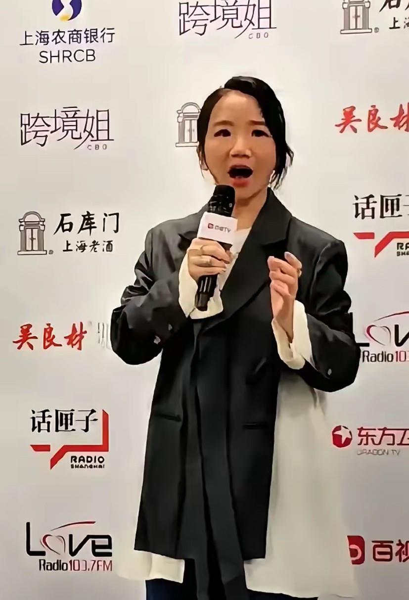 陶晶莹估计现在很懊恼了陶晶莹参加东方卫视节目，网友翻出旧账，说她曾经辱华