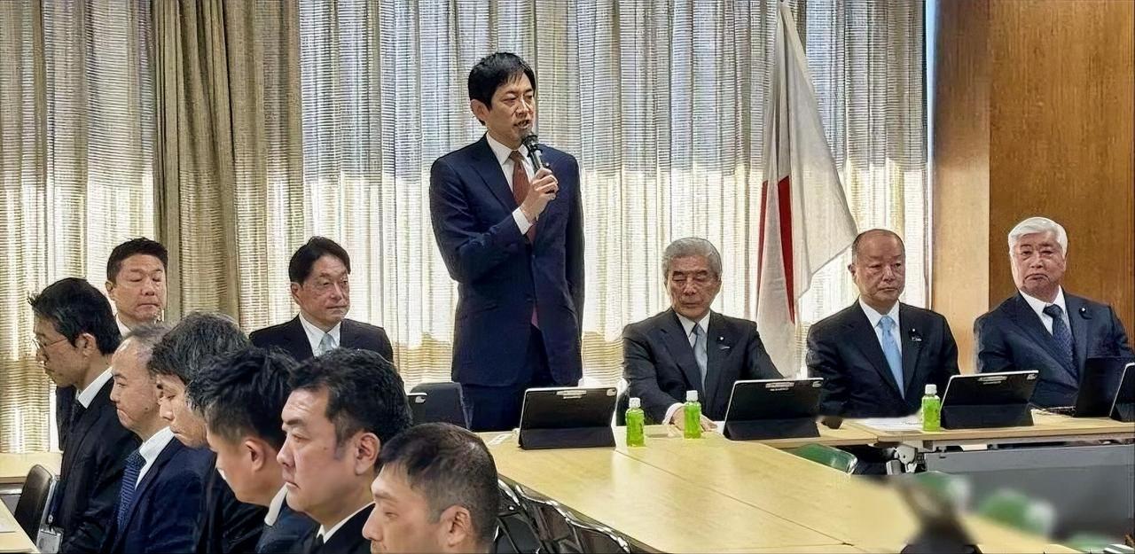 高市被喊辞职，日媒预言悲剧结局，中方下重手，直接打向日本七寸！2025年1