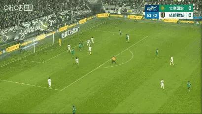 韦世豪传射，成都蓉城客场2-1逆转北京国安，看完比赛有三点切身感受：1.韦世豪