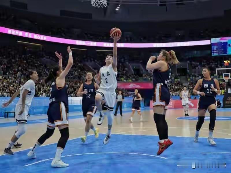 广东女篮击败四川女篮勇夺全运会金牌，一战认清5人真实水平。1.杨舒予--现役