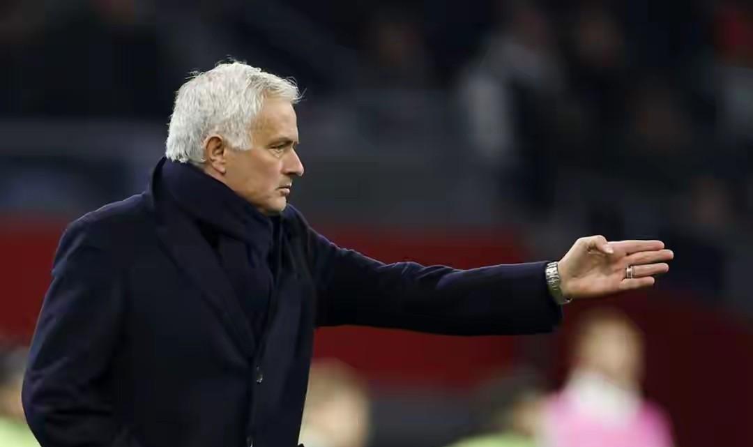 狂人回来了！穆里尼奥挥拳庆祝本菲卡补时绝杀，梦回切尔西葡超第12轮，穆里尼奥率