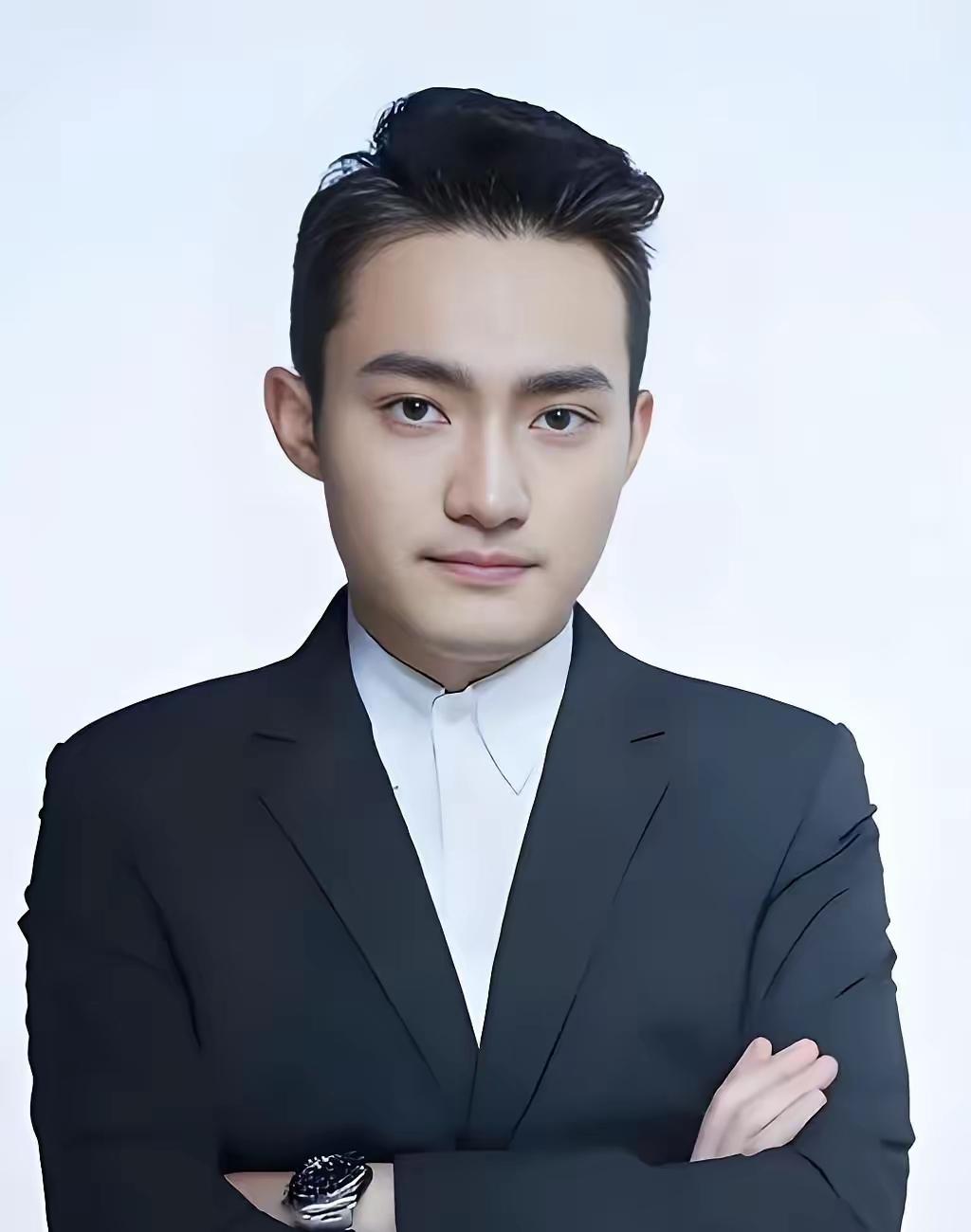 说实话，我有点心疼孙宇晨。不是心疼他要不回彩礼，是心疼他——一个花了十年时间