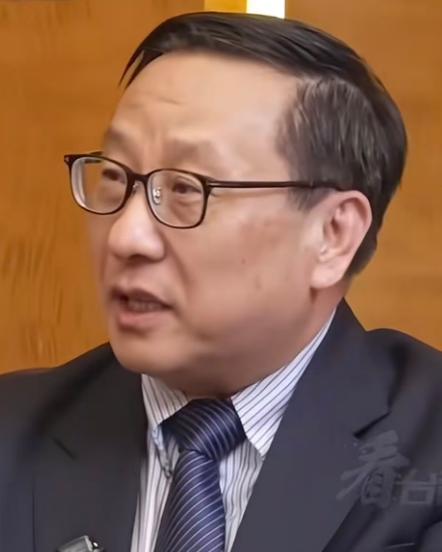 “中国不开‘第一枪’，但绝不会让敌人开‘第二枪’！”这是高志凯在《看台海》