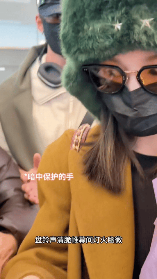 彭小苒章时安女明星和保镖不是所有同行都叫“保镖感”！章时安站在彭小苒身后，姿