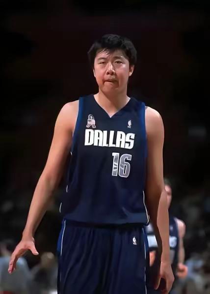 王治郅开始领NBA的退休金了，虽然现在他每月退休金是7200元人民币，但等到