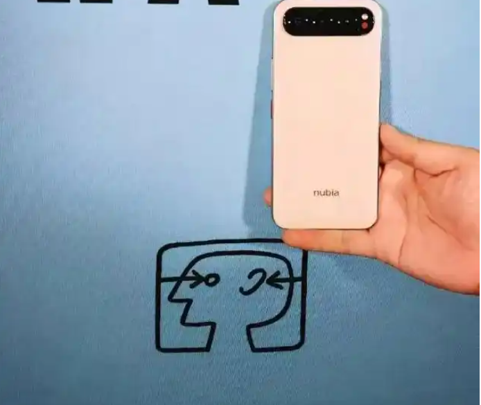 我是真没想到第一个致敬iPhone17 Air的是它，而且有点比苹果领先很多，就
