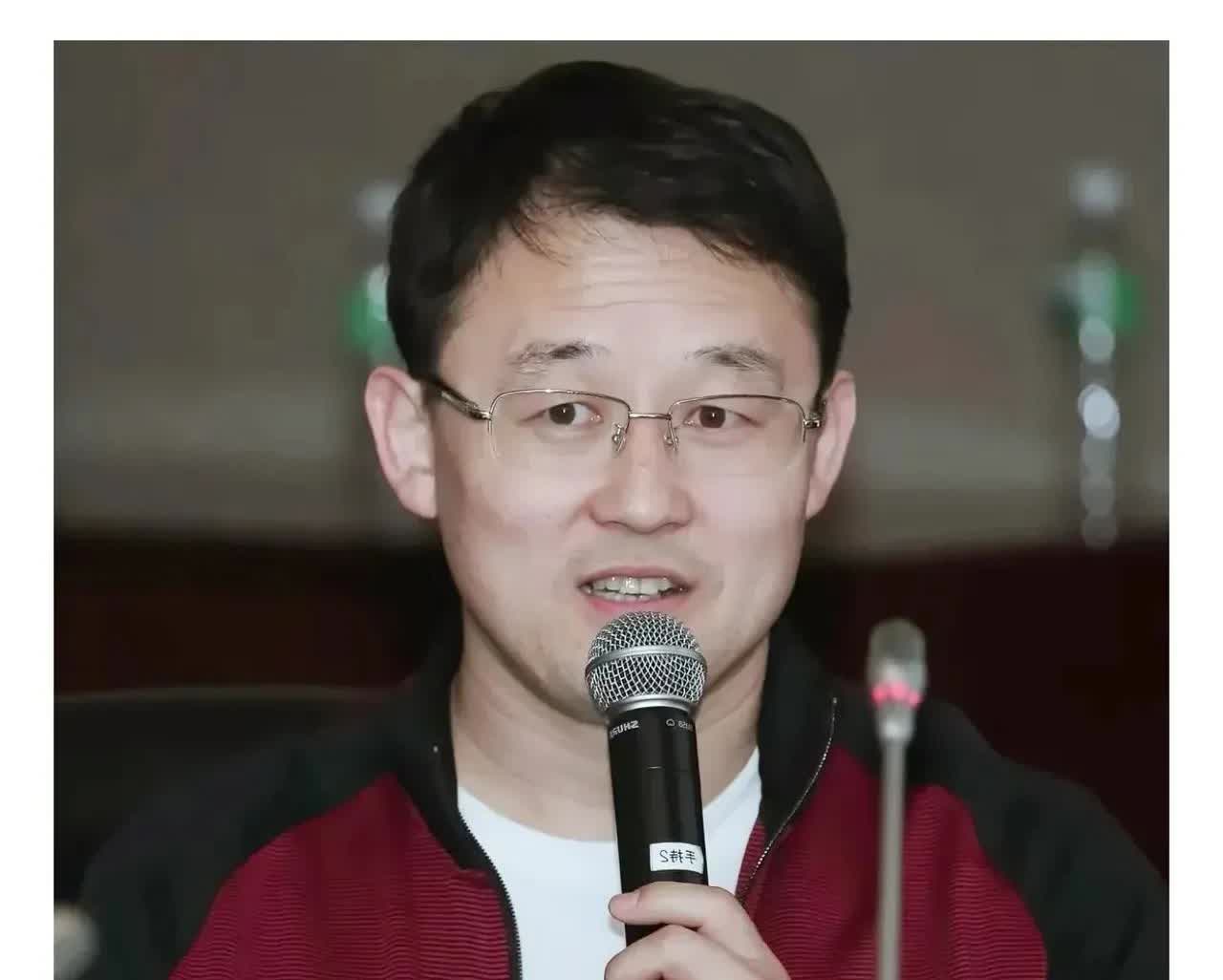 这几天有个叫“张卓毅妈妈”，在网上和孙继海的“嗨球”训练营刚上了。起因是