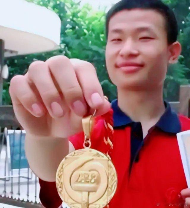 韦神开设视频账号个人觉得真正的天才往往藏于纯粹与孤独之中，而科学的至高境界，或许