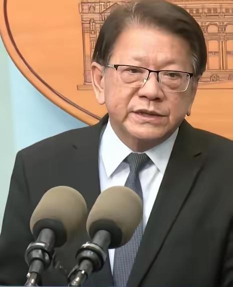 赖清德外访行程被迫取消，丢人丢大了。台湾地区伪当局还有脸举行记者会，怪东怪西，