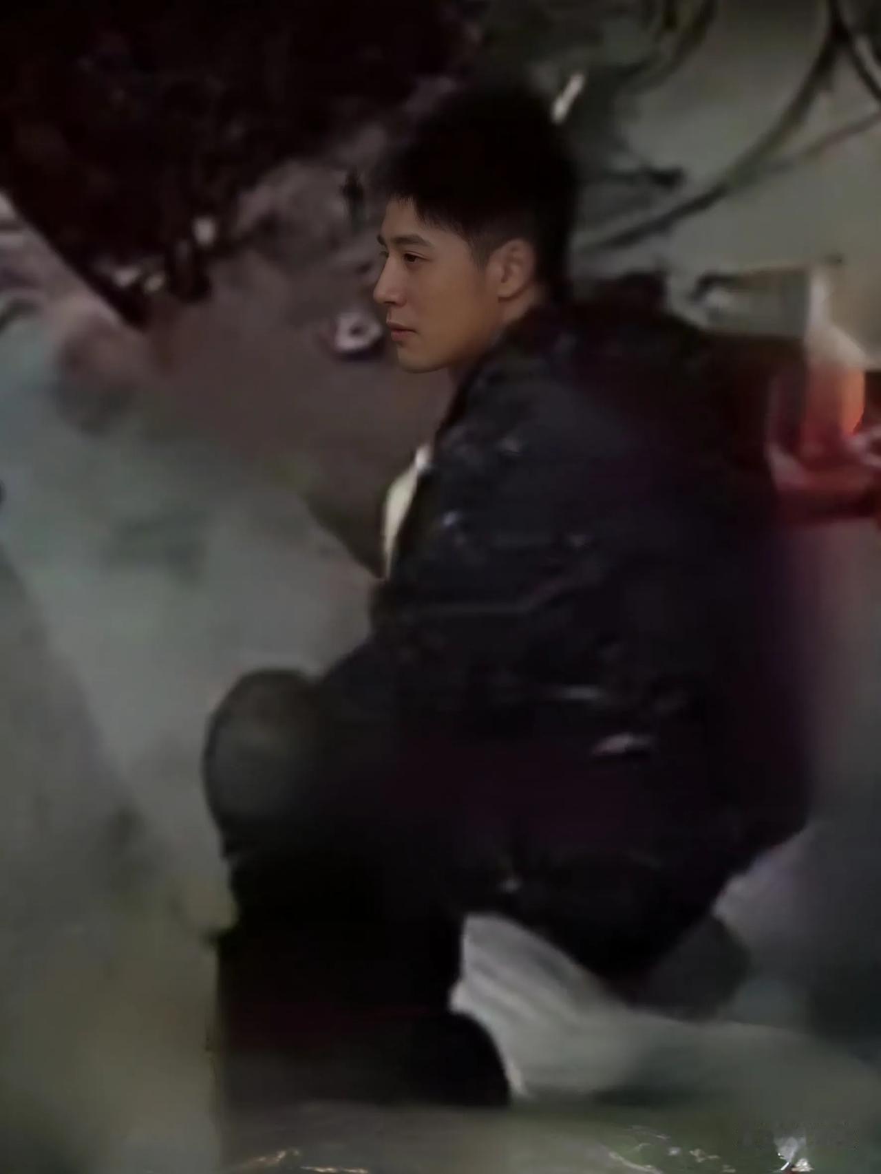 父亲一秒救子，为何农村老阳台成了孩子身边的风险？2026年2月21日，正月初