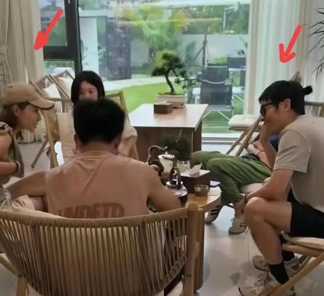 朱亚文携妻会“白月光”，同框画面三人很微妙，沈佳妮眼神藏不住事前两天在温州