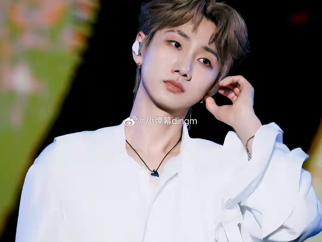 1.杨洋不敢学爱鞋男星那样秀恩爱，因为知道外界对他的恋情特别关注，一旦有任何过度