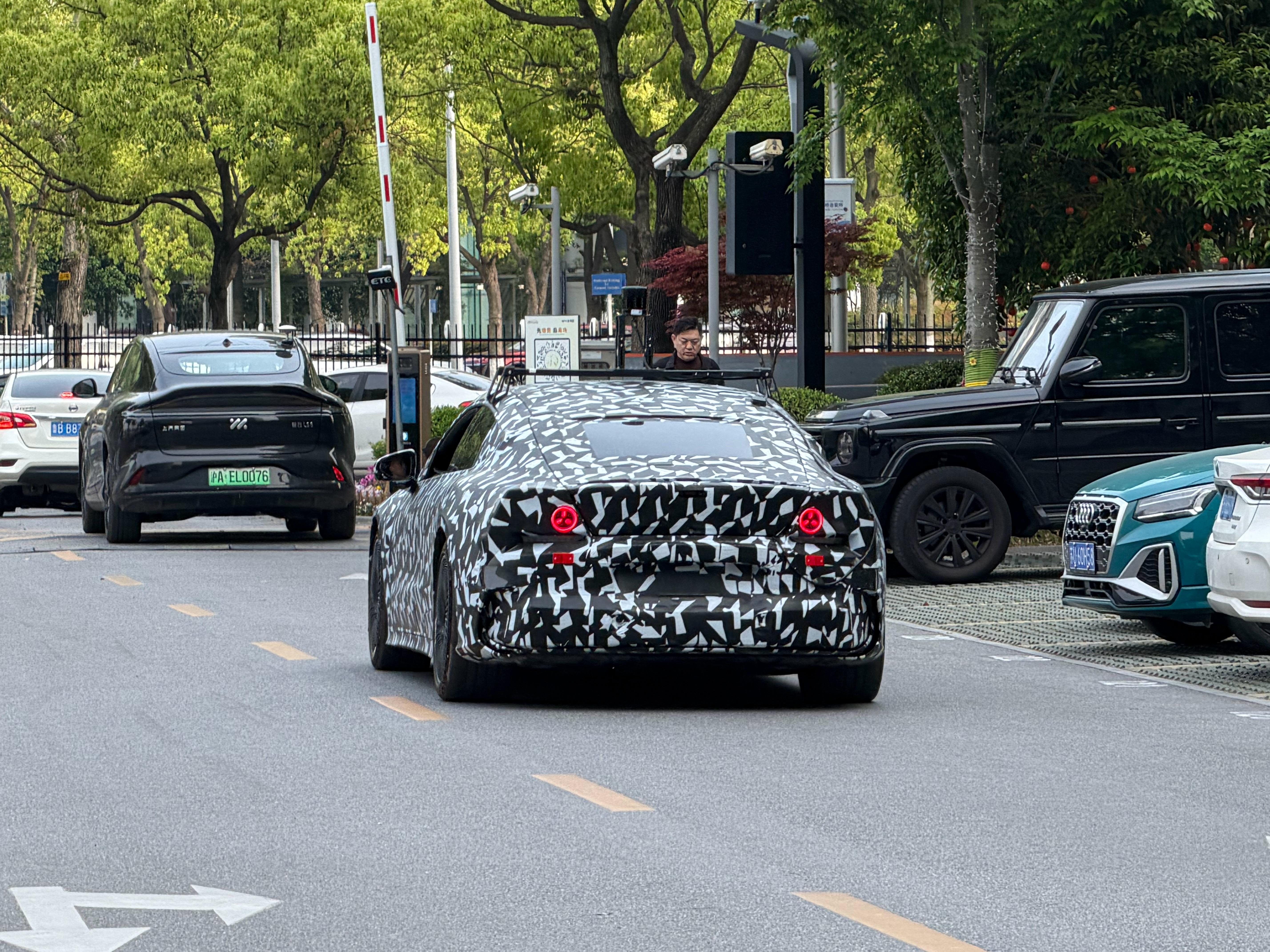 这车灯性感不？有人知道这是什么车吗？