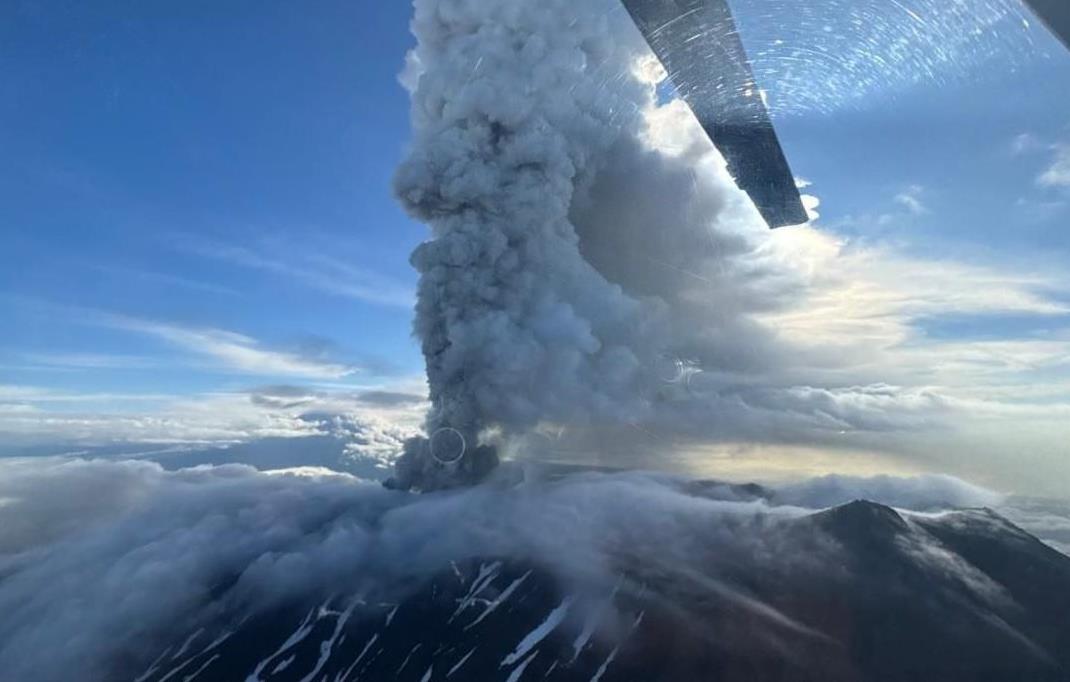 发怒了：堪察加半岛七座火山在强震后活跃起来！俄地震科学家十分欣喜，旅游公司也蠢