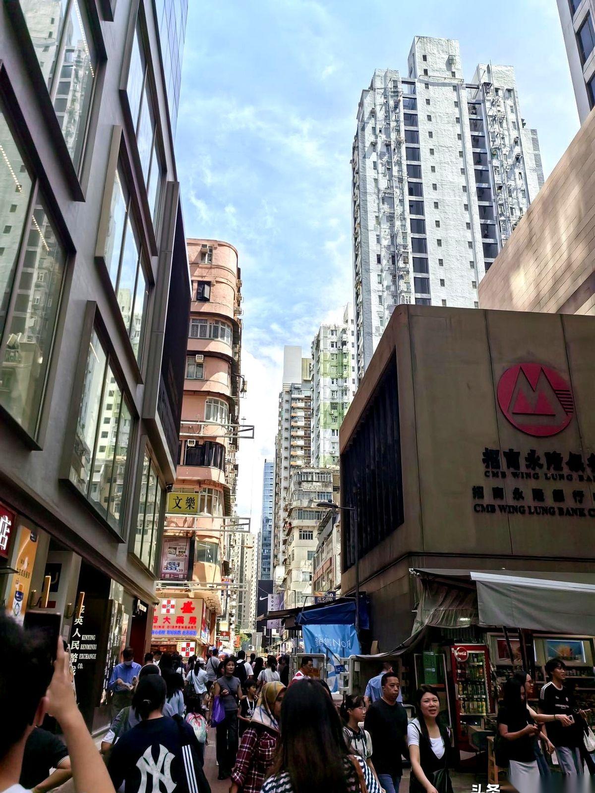 香港大火的新闻刷屏，我一点都不奇怪。真的，上个月儿子刚带我去了一趟，我亲眼看过