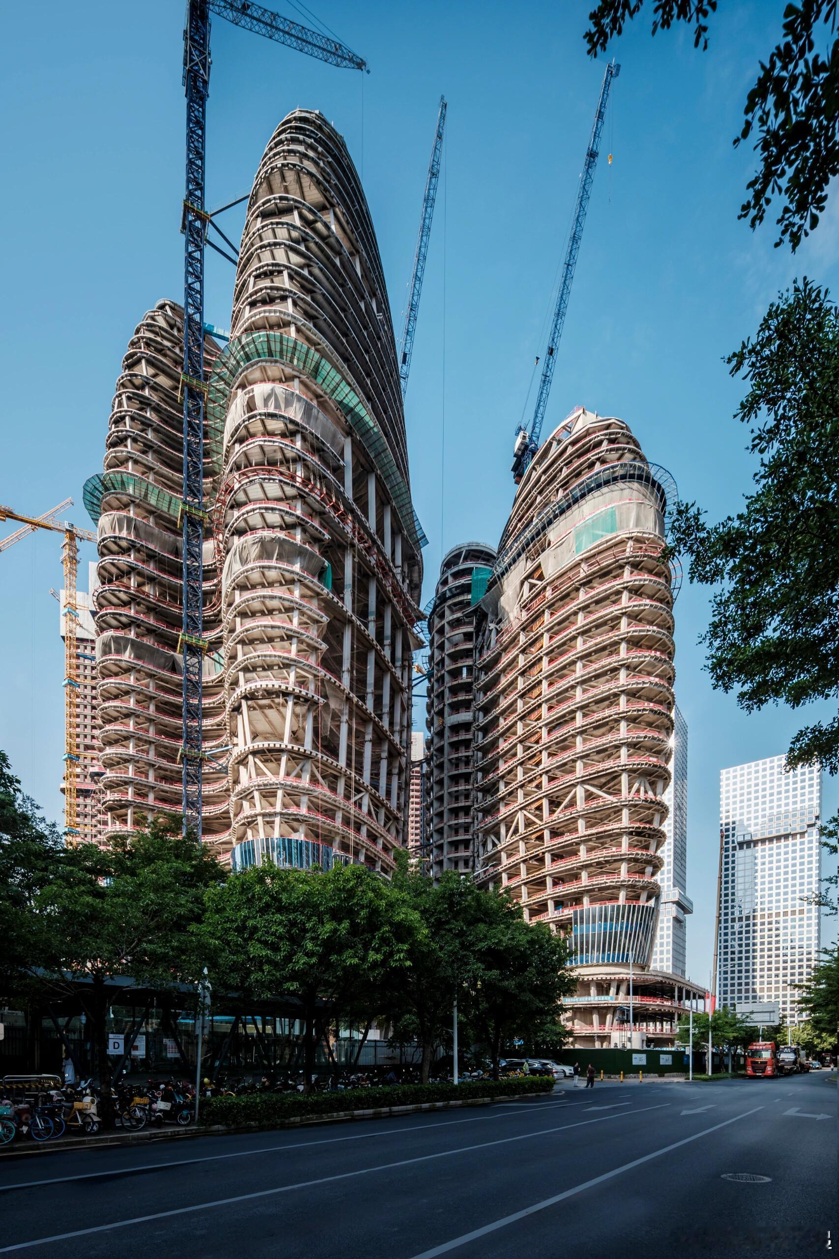 在建中的OPPO超级总部，看样子又是一座地标类建筑​​​