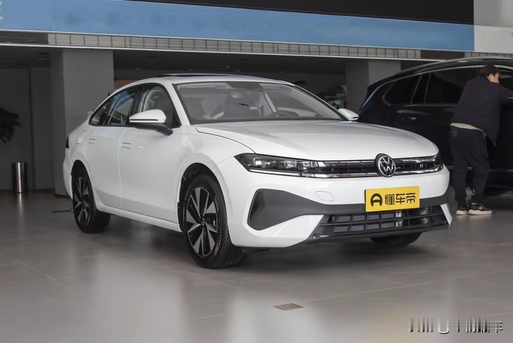 一汽大众速腾L哪哪都好，屏幕更大更智能了。内饰设计也越来越潮流了，相比老款速腾来