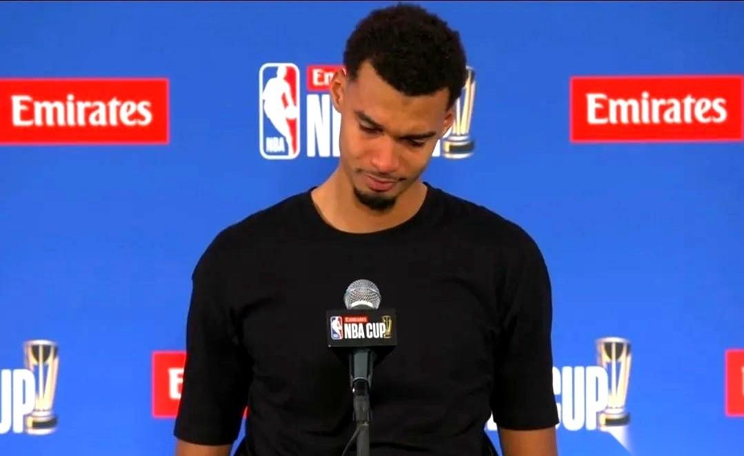 赛后采访，他哽咽了。镜头怼着脸，全世界都看见了，一个19岁的、两米二几的大个子