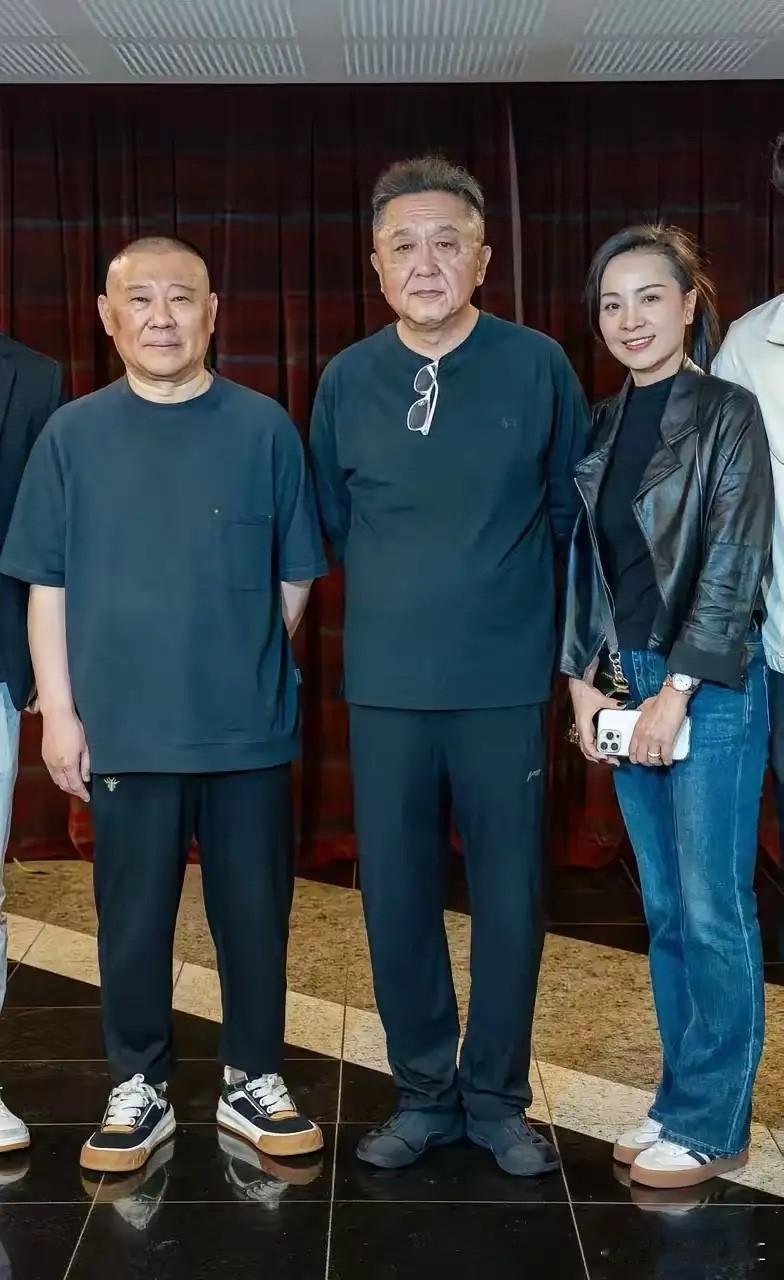 这两个男人都是相声界大拿，你们应该都认识吧？