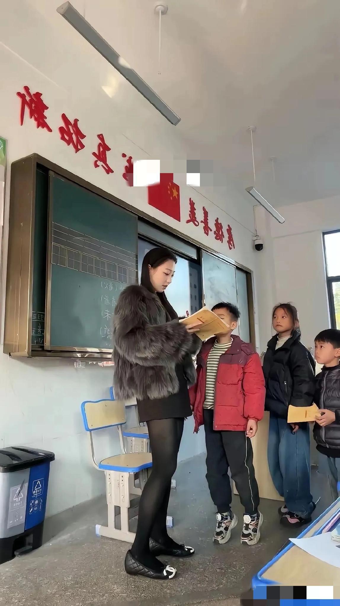 学校有这样的语文老师，应该没有孩子会逃课了吧？[呲牙笑]