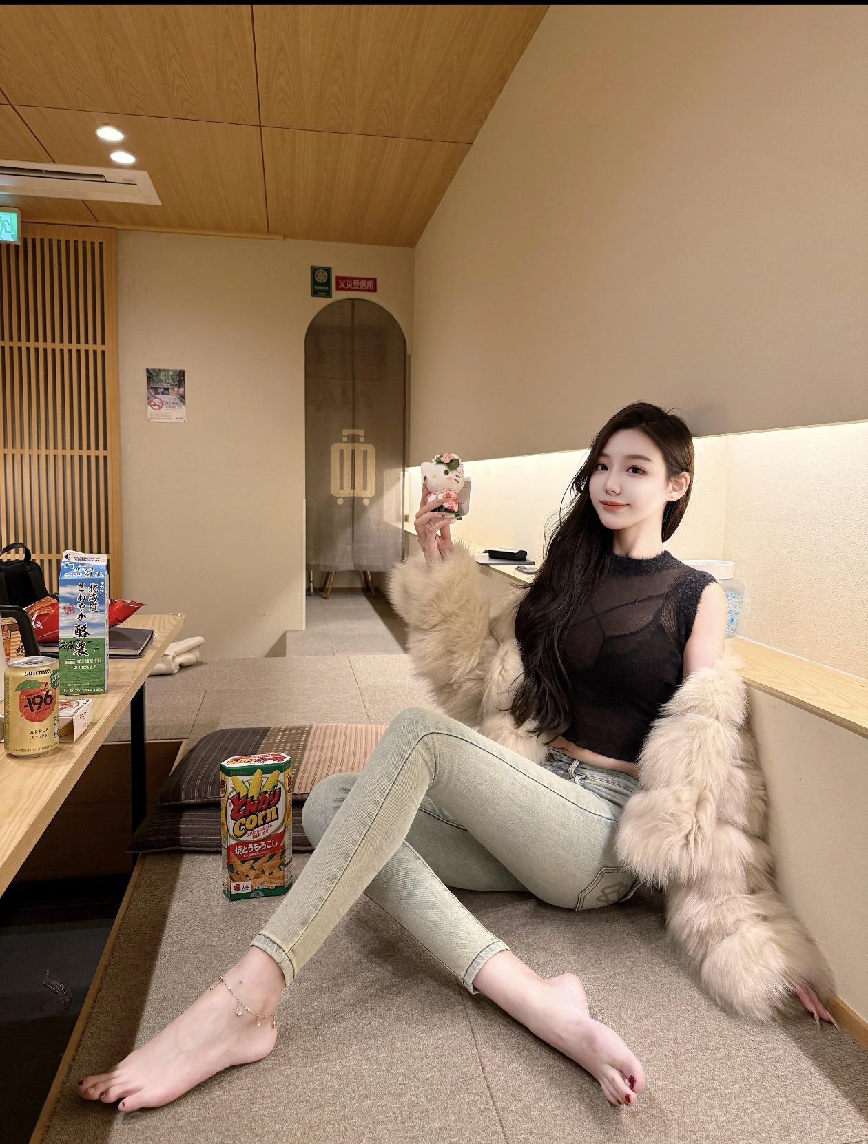 每天晚上都要去便利店🏪买一堆零食回去😋美甲