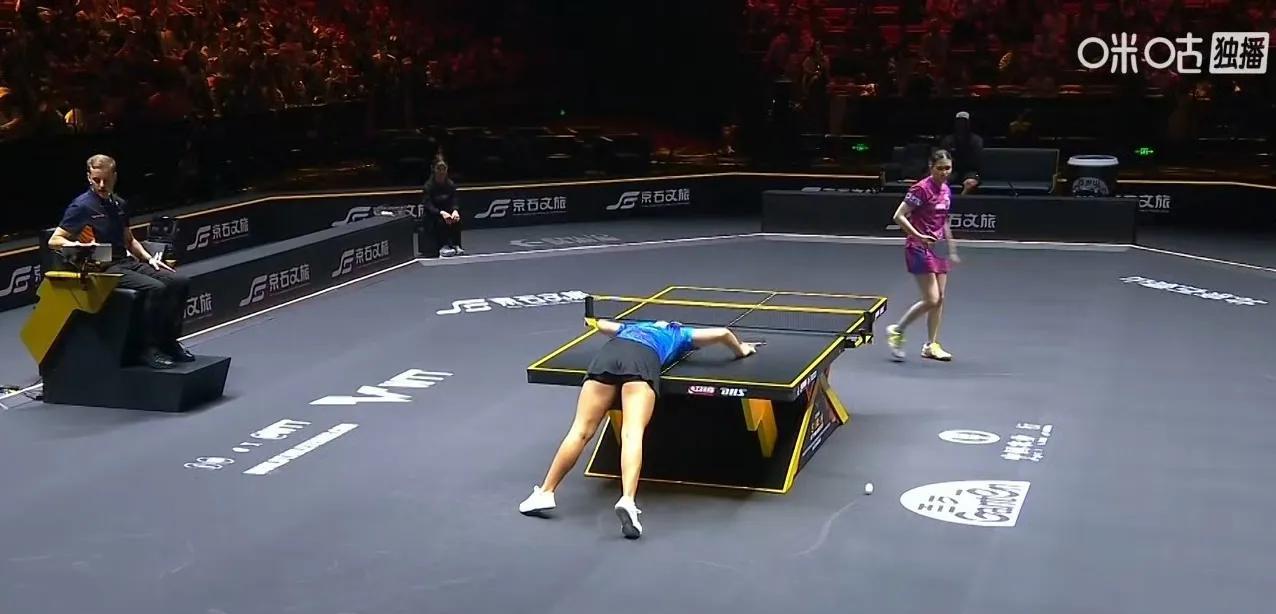 对手趴下了，桥本还能跑五公里！桥本帆乃香的体力绝对是女单选手里遥遥领先的，她最